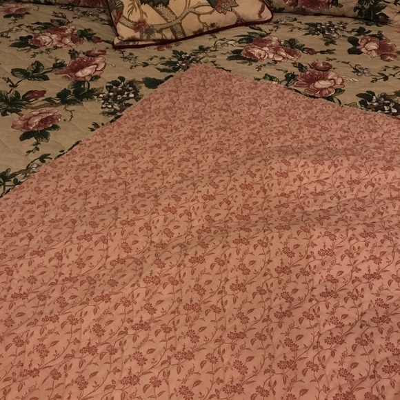 Pottery Barn F/W quilt with two matching standard Shams and pillow cover - Picture 7 of 9
